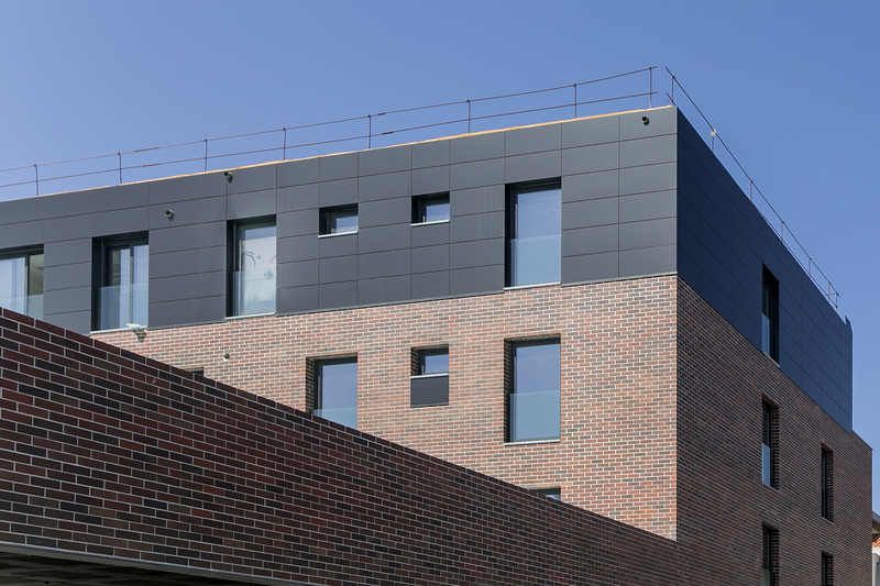 Fachada reabilitada do Fosforeira Residence_Espinho